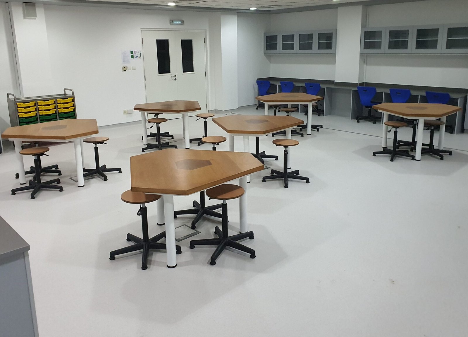 Lab furniture for schools